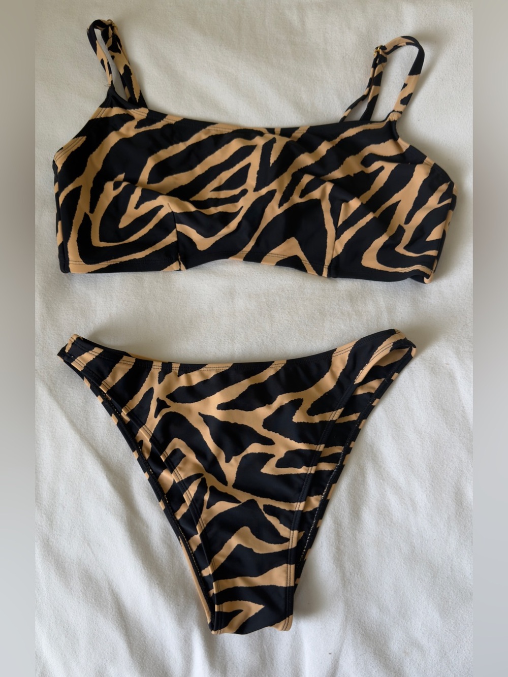 Bokumaia (formally Code B) Prism Top D-H Cup and Bottom Zebra
